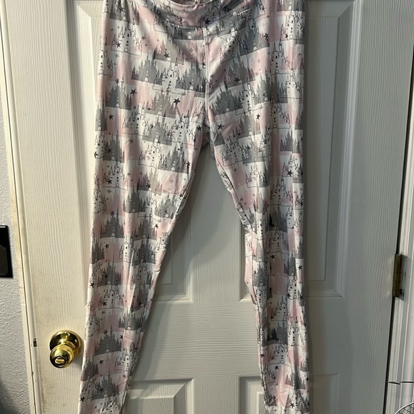 Disney Pants - Women’s cinderellas castle leggings